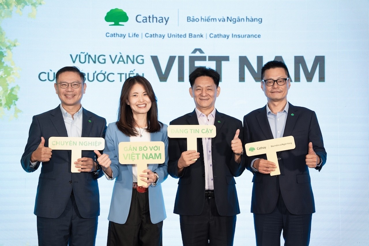 group-photo-2-hinh-anh-dai-dien-tap-doan-tai-chinh-cathay-1789355188.jpg