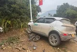 Ô tô con lao nhanh như tên bắn, húc văng xe máy khiến thầy hiệu trưởng tử vong