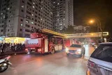 Cháy căn hộ tầng cao ở chung cư HH Linh Đàm: Khói đen cuồn cuộn, 1 người ngạt khói phải nhập viện