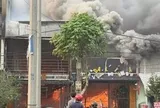 Nhà hàng cháy lớn, lửa lan sang 3 ngôi nhà bên cạnh