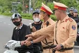 Hà Nội: Nhiều thanh niên rồ ga, quay xe chạy khi thấy CSGT nhưng không thoát