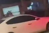 VIDEO: Tài xế lái xe ô tô cán qua người khác rồi bỏ chạy