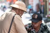 Uống vài cốc bia giải nhiệt, tài xế xe máy nhận trát phạt 9 triệu đồng