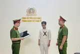 Quyết định khởi tố ông chủ shop giày dép Mai Xuân Chiến
