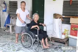 Tình người ở xóm chạy thận
