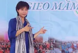 Từ cô bé bế em gửi quán nước ven đường gây xúc động đến giảng đường đại học