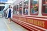 Chuyến tàu đặc biệt chở hơn 1.200 y bác sĩ Bệnh viện Bạch Mai lăn bánh