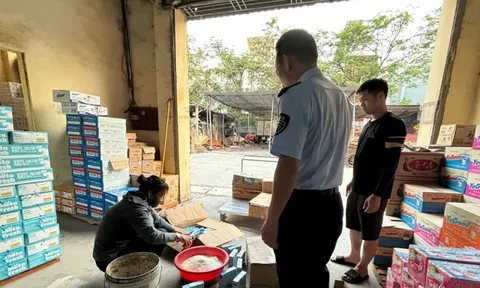 Tiêu hủy hơn 420 sản phẩm dinh dưỡng sữa bột béo và sữa nước nhập lậu