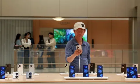 Chuyên gia công nghệ: "Hãy nghe tôi, chạy ra cửa hàng và chỉ mua những mẫu điện thoại kiểu này"