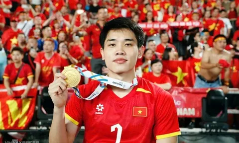 Đình Bắc "trĩu vai" với loạt danh hiệu cá nhân