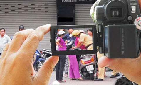 Tin đồn 'đề xuất phạt 5 triệu đồng người tự ý quay CSGT làm việc' là bịa đặt