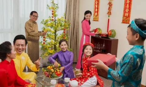 “Mồng một Tết cha, mồng hai Tết mẹ, mồng ba Tết thầy”: Giữ Tết là giữ đạo làm người