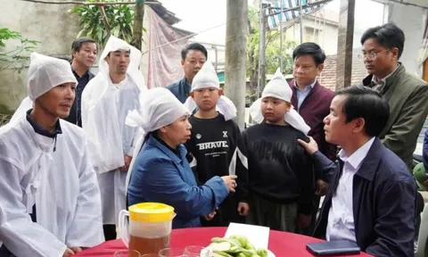 Vụ lật đò chở 7 người: Tìm thấy 2 ông cháu, sông Gianh phủ màu tang thương