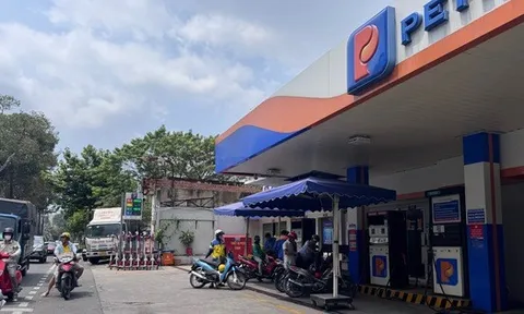 Áp lực tăng giá xăng dầu