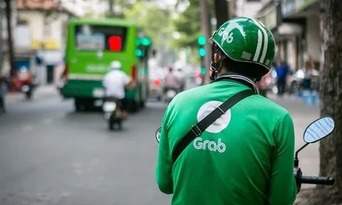Giá xăng dầu biến động, Grab hỗ trợ tài xế ra sao?