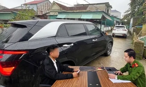 Vì sao công an xử phạt tài xế bị 'khoá đầu, khóa đuôi xe" khi đi chúc Tết ngày mùng 2 ở Hà Tĩnh?