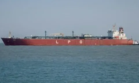 Xác nhận: Hải quân Iran dẫn đường cho tàu của một quốc gia đi qua eo biển Hormuz