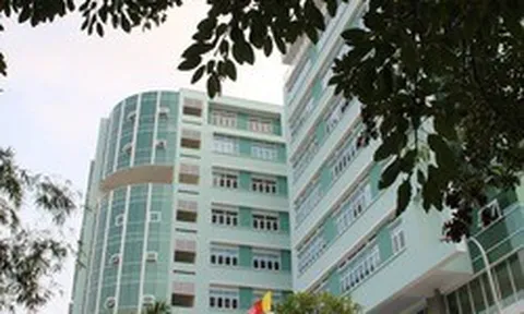 TPHCM: Một trường cao đẳng nợ lương hơn 3 năm, giảng viên phải đi giao hàng kiếm sống