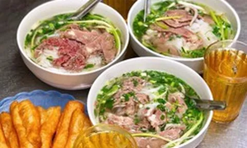 Bát phở tăng giá lên 50.000 đồng, chủ quán có lãi lớn hơn thời 30.000 đồng?