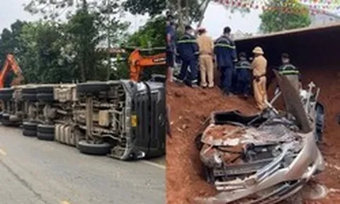 Hiện trường vụ xe đầu kéo đang đi thì đổ ra đường, đè 2 phụ nữ tử vong ở Phú Thọ