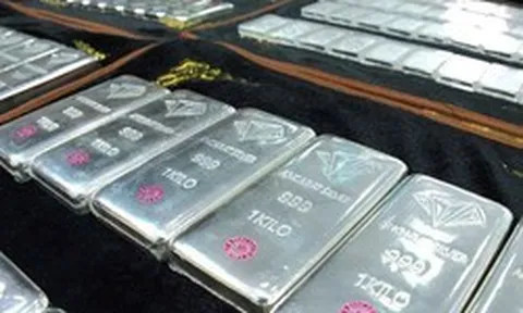 Giá bạc thỏi đồng loạt giảm hơn 3 triệu đồng/kg