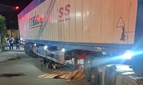 Hiện trường vụ va chạm với xe container, 2 người tử vong