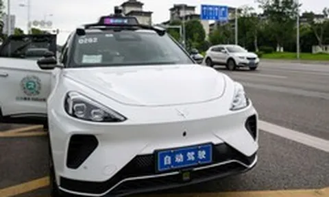Hơn 100 taxi tự lái đột ngột dừng lại giữa đường phố Trung Quốc, hành khách hoang mang buộc phải kích hoạt SOS tìm đường thoát