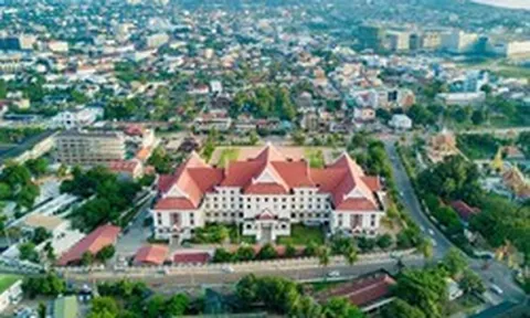 Chỉ một tháng tại nước giáp Việt Nam: Giá xăng tăng 80%, điện tăng 115%, nước tăng 43,7%