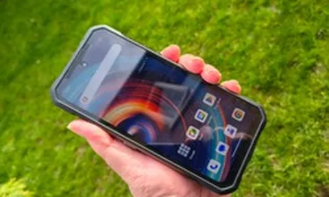 Mẫu điện thoại Trung Quốc pin 20.000 mAh mà giá chưa đến 10 triệu: Độ bền chuẩn quân đội, có cả bộ đàm