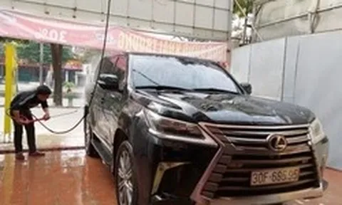 Giá rửa xe ô tô, xe máy ở Hà Nội bất ngờ tăng 30-40%