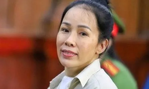 Hình ảnh mới nhất của Youtuber Đinh Lan tại phiên toà liên quan bà Nguyễn Phương Hằng