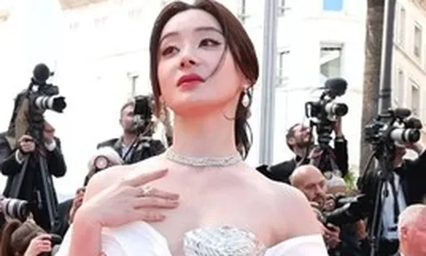Sao nữ mặc sexy nhưng bị ngó lơ tại Cannes