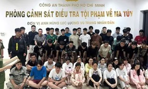 Đột kích quán bar Revo ở phường Vũng Tàu, phát hiện hàng chục người liên quan ma túy