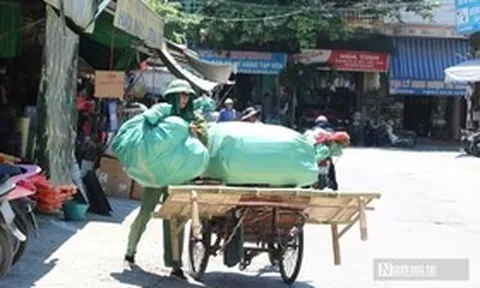 Người lao động oằn mình mưu sinh giữa “chảo lửa” miền Trung