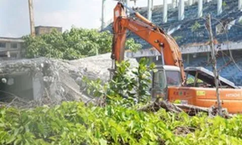 Cận cảnh tháo dỡ sân vận động Chi Lăng sau 12 năm vướng đại án