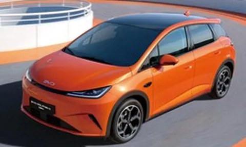 BYD Dolphin vừa ra mắt Việt Nam nay có thêm bản hybrid, sạc đầy đi được 1.000 km, khách Việt muốn mua phải chờ khá lâu