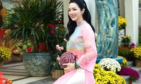 Đại mỹ nhân showbiz 55 tuổi vẫn độc thân, ở biệt thự 1.000m²: Phòng khách chứa được 200 người, nhà đẹp đến mức đi mỏi chân chưa hết