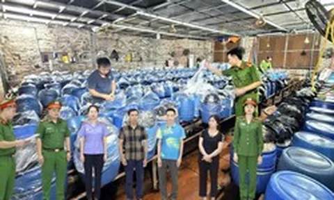 Ra lệnh bắt tạm giam chủ cơ sở sản xuất Lê Thị Hoan SN 1978