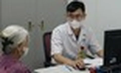 Hết cảnh chen chúc từ 5h sáng, người bệnh ngỡ ngàng khi 10 phút đã được gọi khám