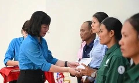 Những phần quà tiếp thêm nghị lực cho công nhân mắc bệnh hiểm nghèo