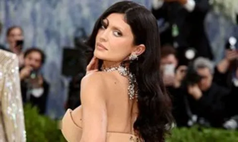 Kylie Jenner bị tố làm đầu bếp riêng sảy thai!