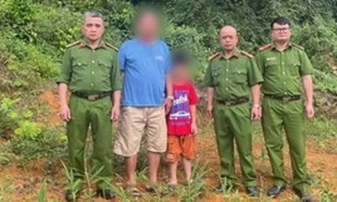 3 giờ tìm kiếm bé trai 8 tuổi ở Hà Nội đi lạc vào khe núi khi tham quan