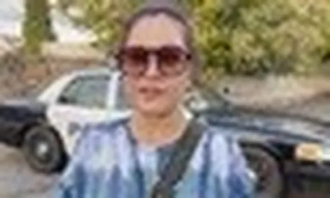 Nữ nghệ sĩ là mẹ đơn thân: "Tôi mặc đồ bộ, cuốn lô đi khắp phố ở Mỹ"