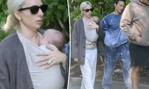 Lady Gaga sinh con ở tuổi 39
