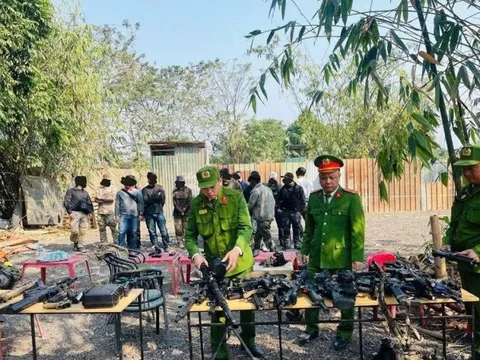 Hà Nội: Thu giữ 42 khẩu súng bắn đạn nhựa của nhóm chơi trò đánh trận giả