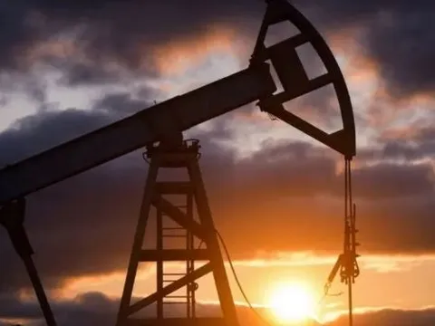 Hơn 140 triệu thùng dầu Nga đang lênh đênh trên biển, chuyện gì đang xảy ra?