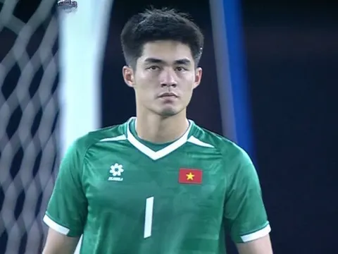 Thủ môn Trung Kiên khiến người hâm mộ lo lắng