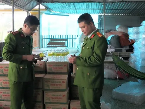 Bắt giữ Lê Thị Lộc chuyên sản xuất giấm giả: Trong nửa năm cung cấp khoảng 60.000 chai giấm chứa toàn axit acetic công nghiệp ra thị trường