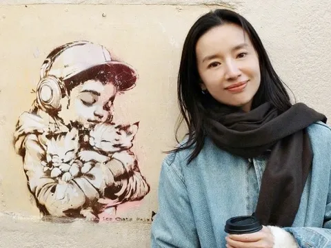 Bị quay lưng vì ồn ào ly hôn, nàng "ngọc nữ" từng được cả showbiz nâng niu nay chọn làm mẹ đơn thân