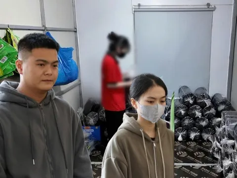 Khám xét đồng loạt trụ sở và kho hàng Công ty DANA FOOD, bắt vợ chồng Giám đốc Đỗ Thị Thùy Trang SN 2000